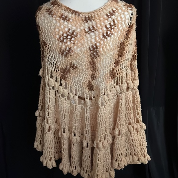 Handmade Crochet Vintage Cape - Picture 6 of 9